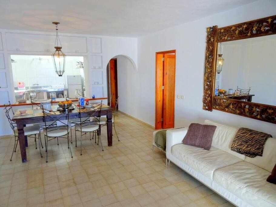 Casa Descanso Con Jacuzzi En Hébergement de vacances Playa Quemada